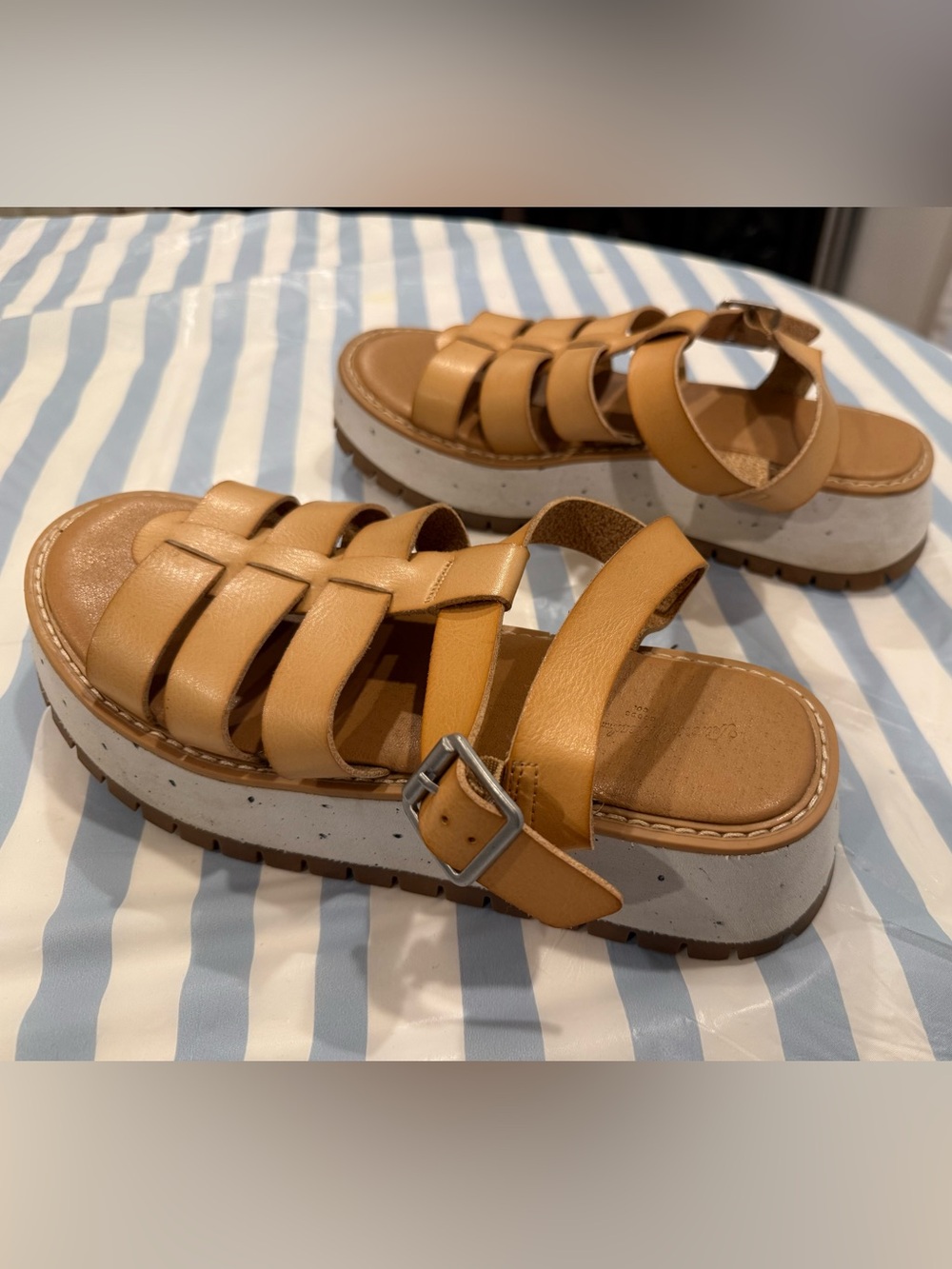 Universal thread Tan Strappy Platform gladiator Sandals